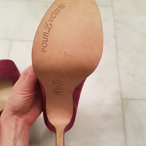 NWOT Suede Pour Le Victoire Irina Pumps 9.5 - Picture 2 of 6